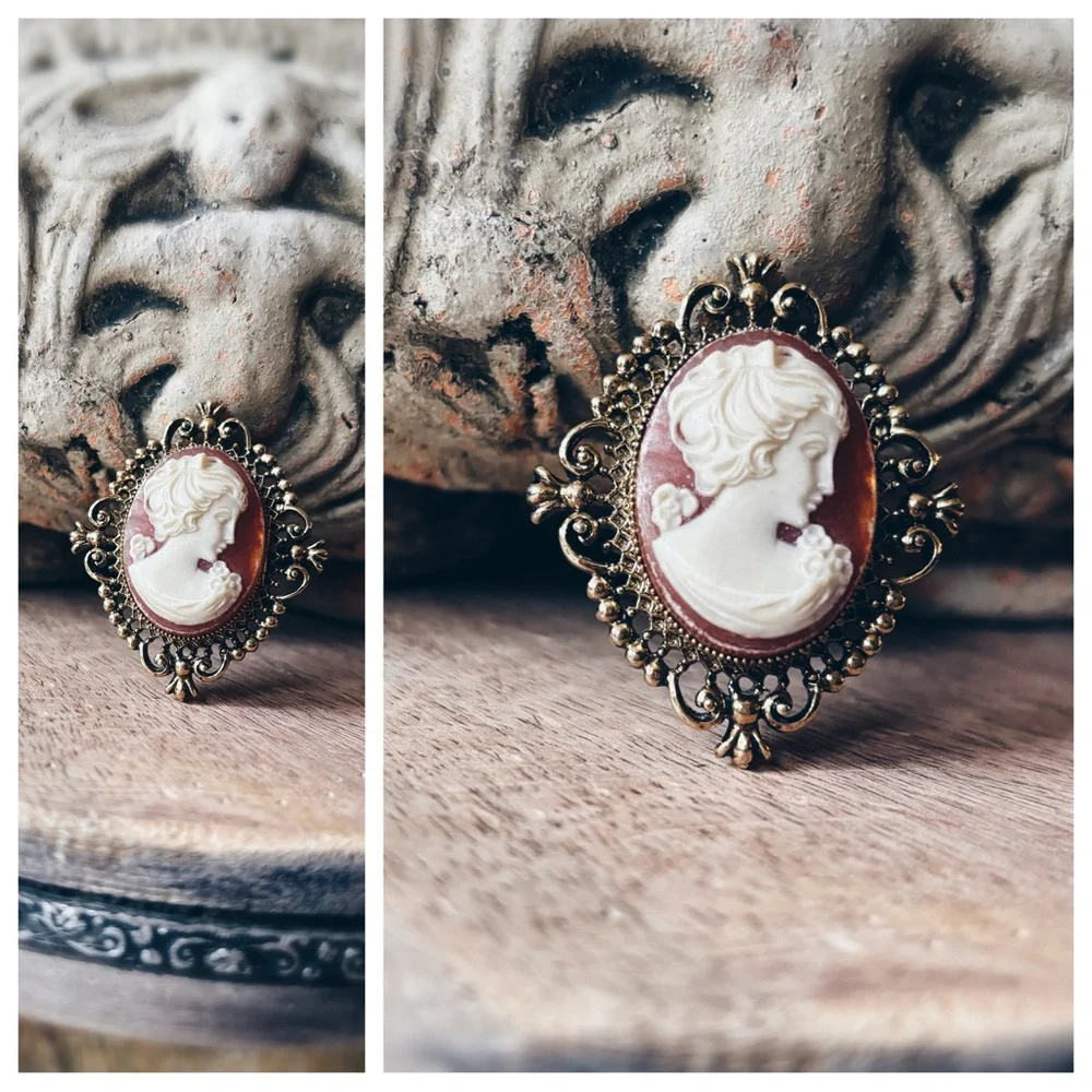 Vintage 1960s Avon Cameo Brooch Locket Gold Tone & Resin